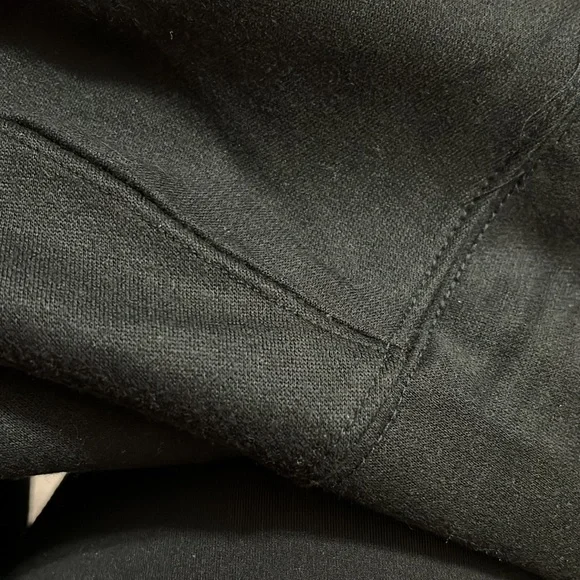 Amazhiyu Women's Cropped Hoodie - Picture 4 of 9